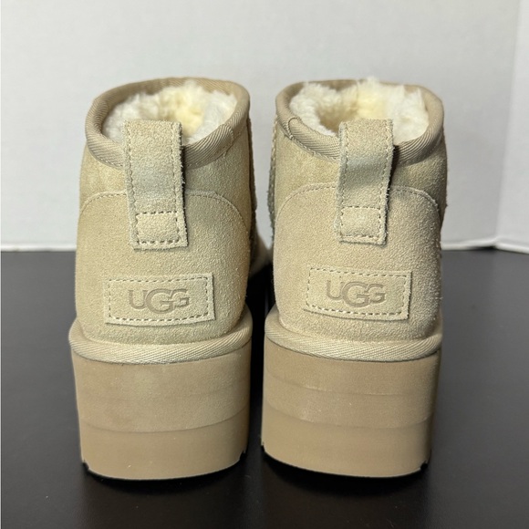 Women’s UGG classic ultra mini platform boot - Picture 4 of 5